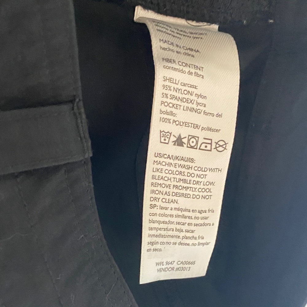 Eddie Bauer Women's Dark Cargo Shorts - Picture 6 of 6